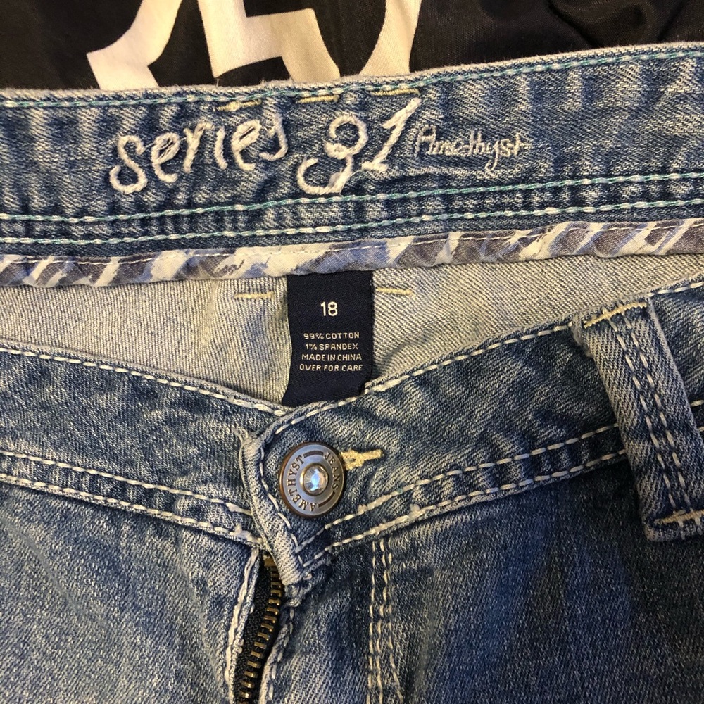 Jean capris - Picture 3 of 3